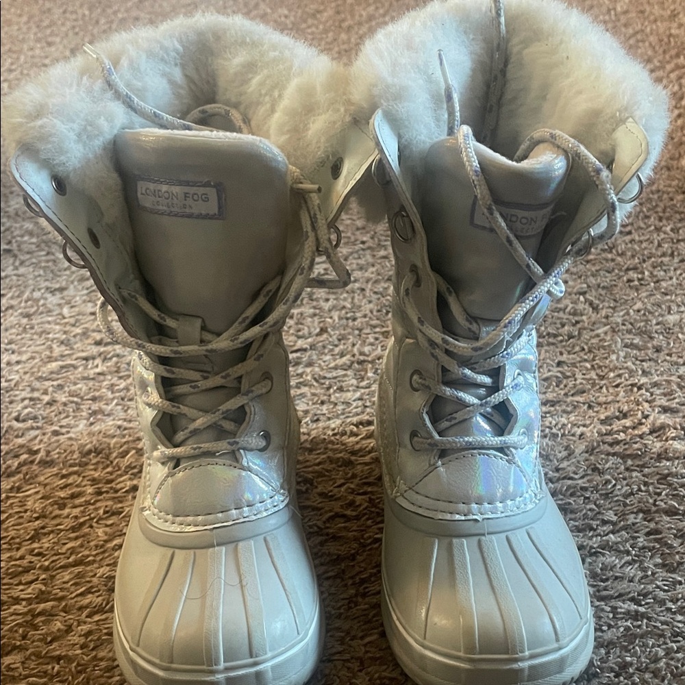 London Fog very light grey Winter Boots with Faux Fur